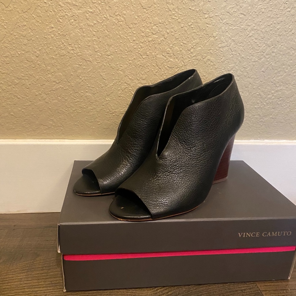 Vince Camuto Black Leather Heels Size 7.5